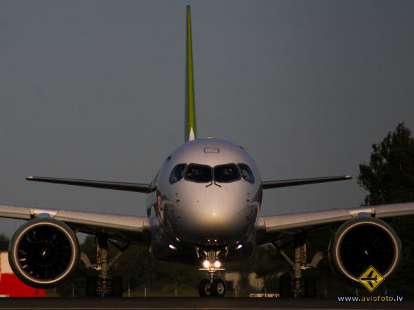 Airbus A220-300